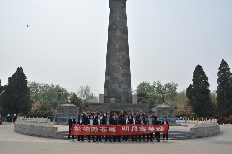 邯郸北方学校组织到烈士陵园谒陵